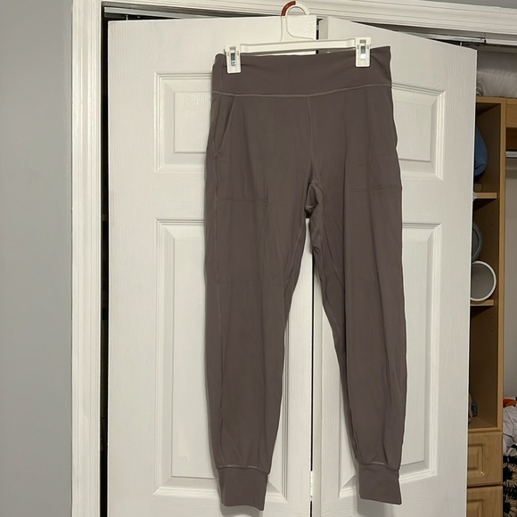 Lululemon Align Joggers - Picture 2 of 4
